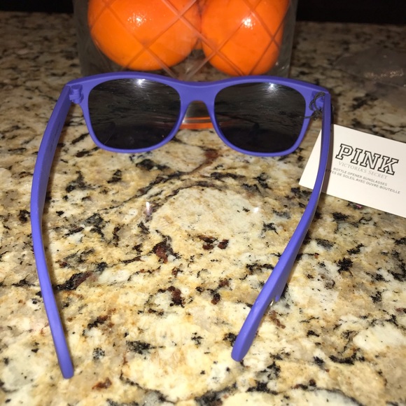 NWT Pink Sunglasses In A Beautiful Blue & Opener - Picture 3 of 4